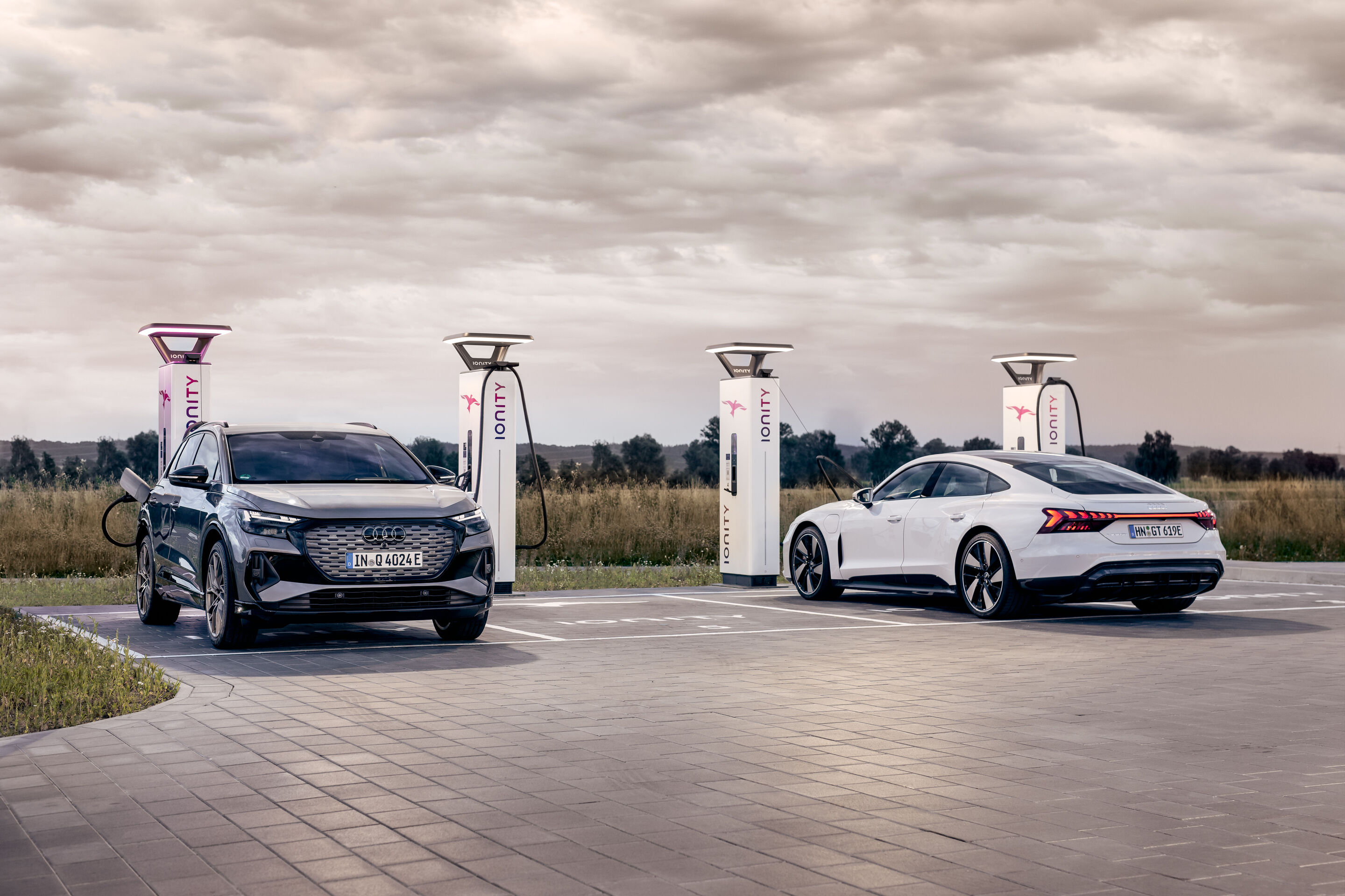 Schnellladestationen sollten zum kurzen Zwischenladen mit geringem State of Charge angefahren werden. - Schnellladestationen sollten zum kurzen Zwischenladen mit geringem State of Charge angefahren werden.