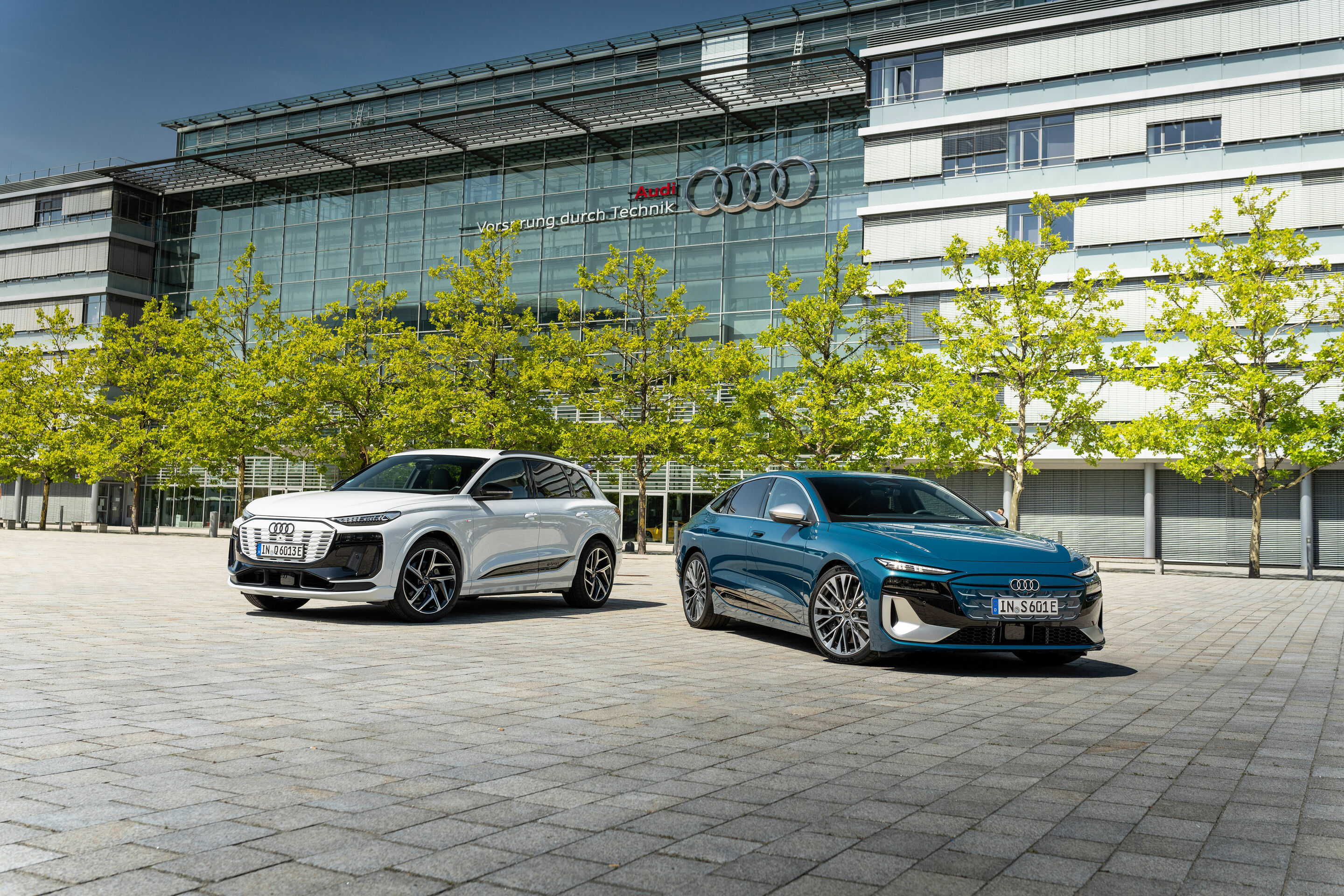 Der Audi Q6 e-tron und der S6 Sportback e-tron - Unterschiedliche Geschwister mit identischem Kern: Der Audi Q6 e-tron und der S6 Sportback e-tron basieren auf der fortschrittlichen Premium Platform Electric (PPE)