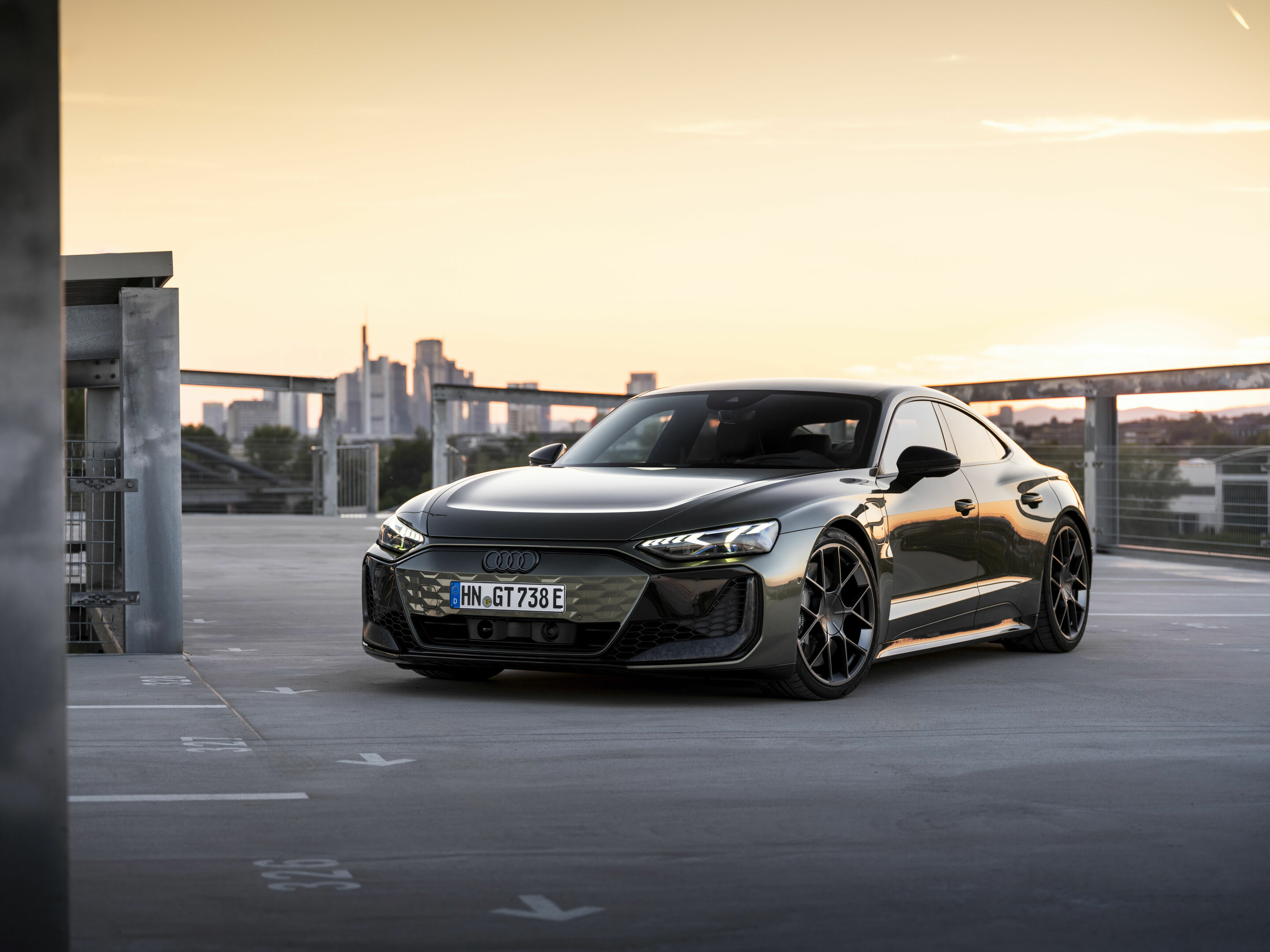Audi RS e-tron GT performance - The RS e-tron GT performance is the first fully electric RS performance model from Audi and, with a maximum system output of up to 680 kW (925 hp), the most powerful production car from the Four Rings.
Static photo,
Colour:...