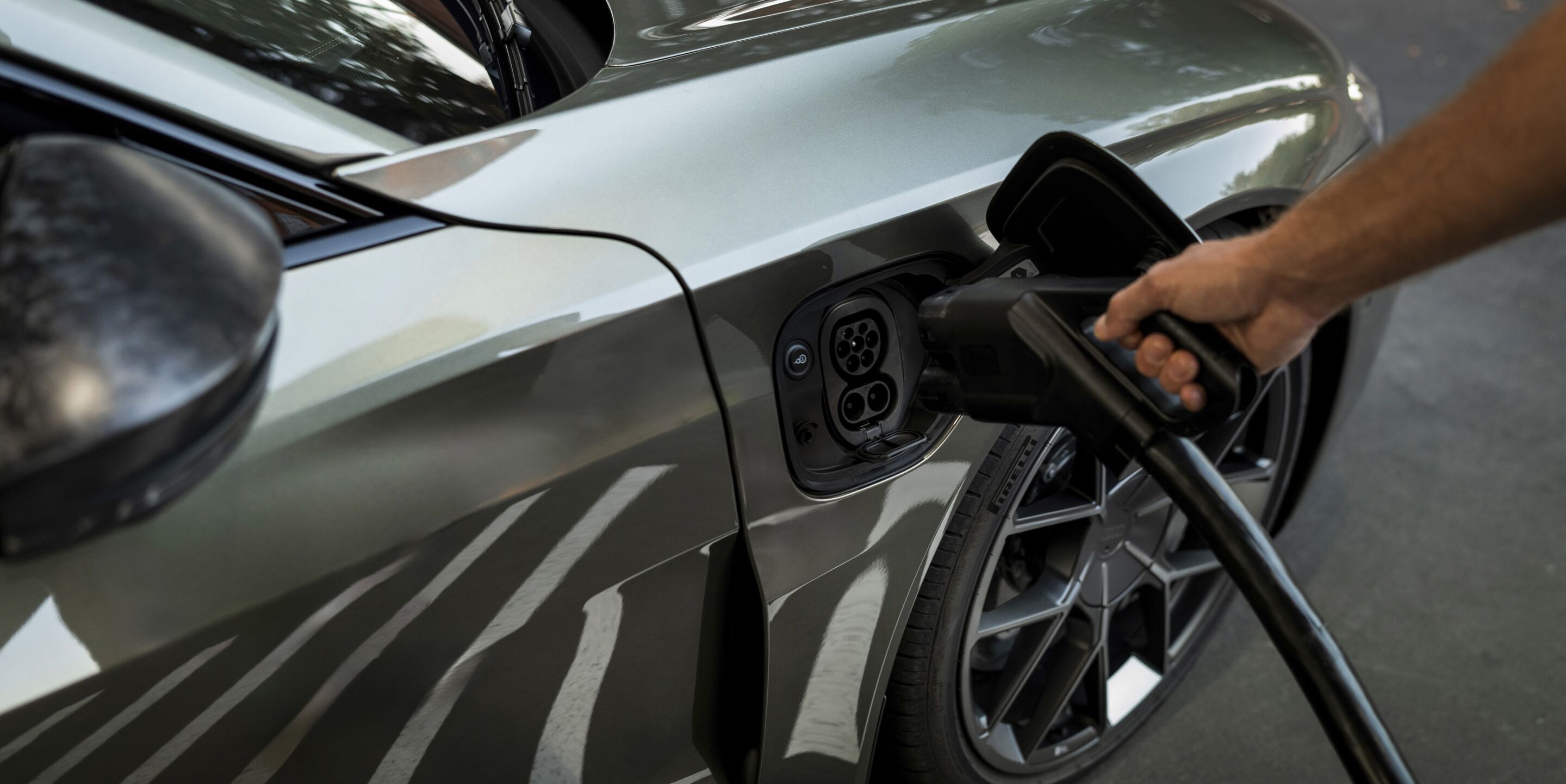 Elektromobilität - RS e-tron GT Ladebuchse