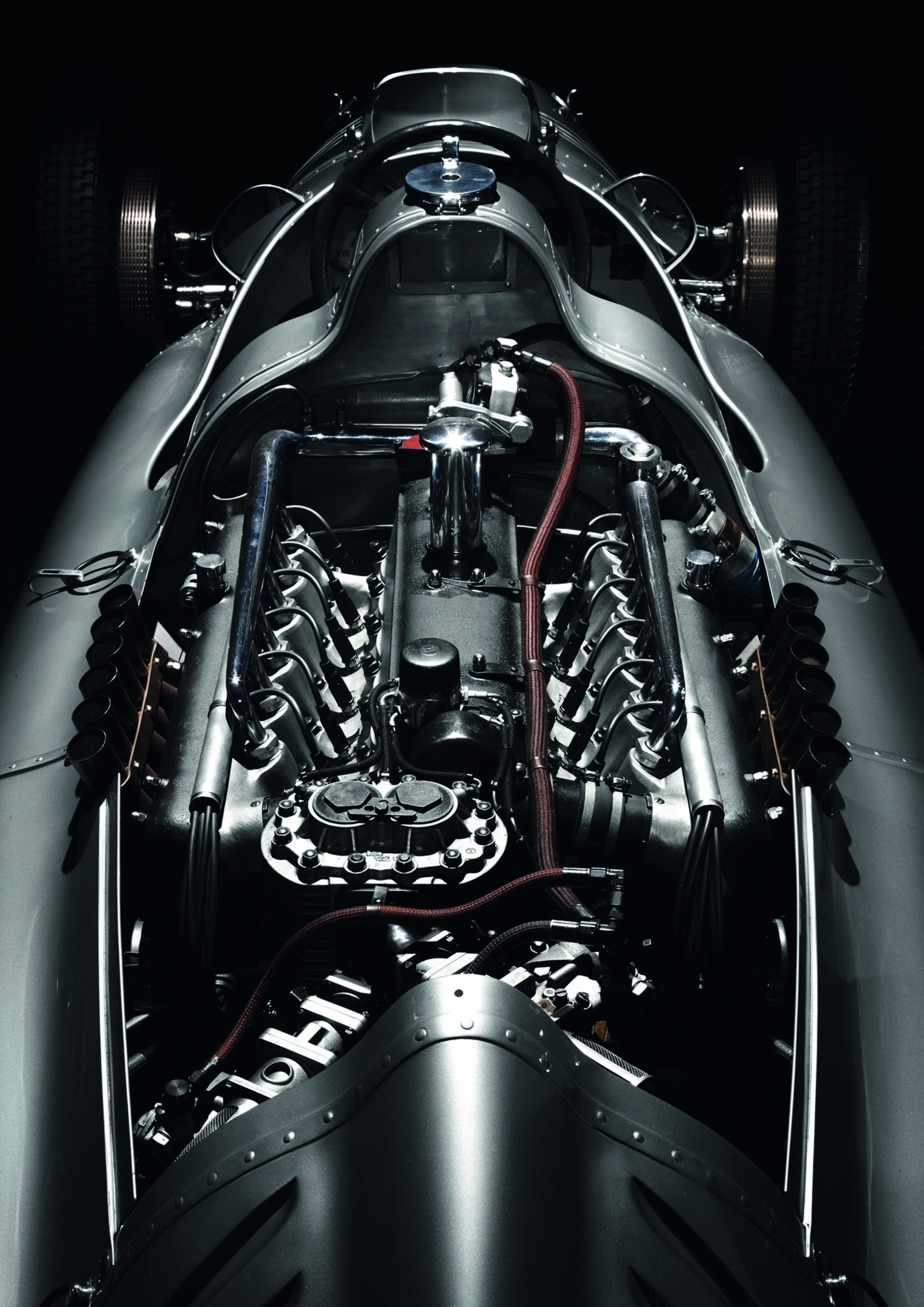 Jubiläumsmagazin Motorsport - Auto Union Typ D: Der gewaltige V12 hatte 60 Grad Zylinderwinkel, der Kompressor stand aufrecht hinter ihm.